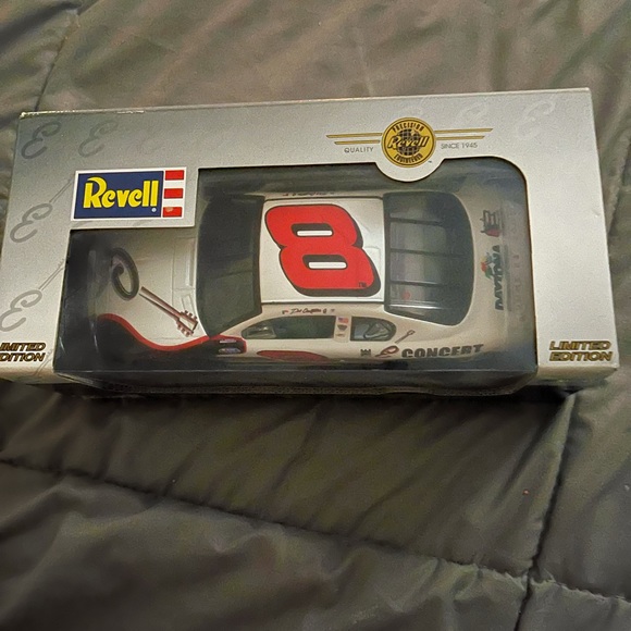 🤍Dale Earnhardt🤍Tribute Diecast Collectable🤍 - Picture 4 of 6